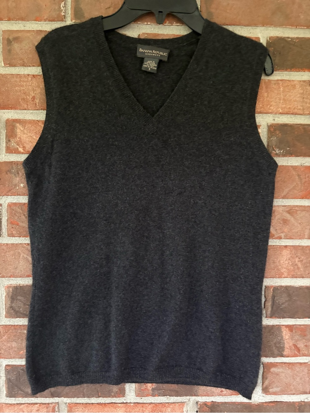 Banana Republic 100% cashmere unisex Dark Charcoal V-Neck Sweater Vest